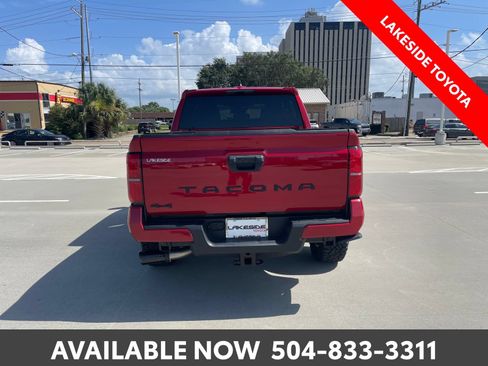 Used 2025 Toyota Tacoma TRD Sport AWD/4WD image 4
