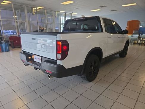 Used 2025 Honda Ridgeline Black Edition image 8