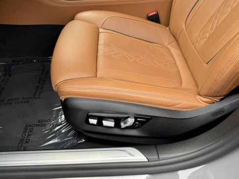 Used 2022 BMW 750i xDrive w/ Luxury Rear Seating Package AWD/4WD image 20