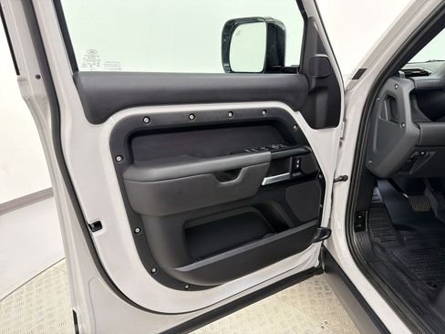 New 2026 Land Rover Defender 130 X-Dynamic SE AWD/4WD image 22
