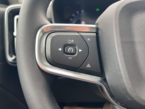 Certified 2023 Volvo XC40 B5 Plus w/ Protection Package Premier image 17