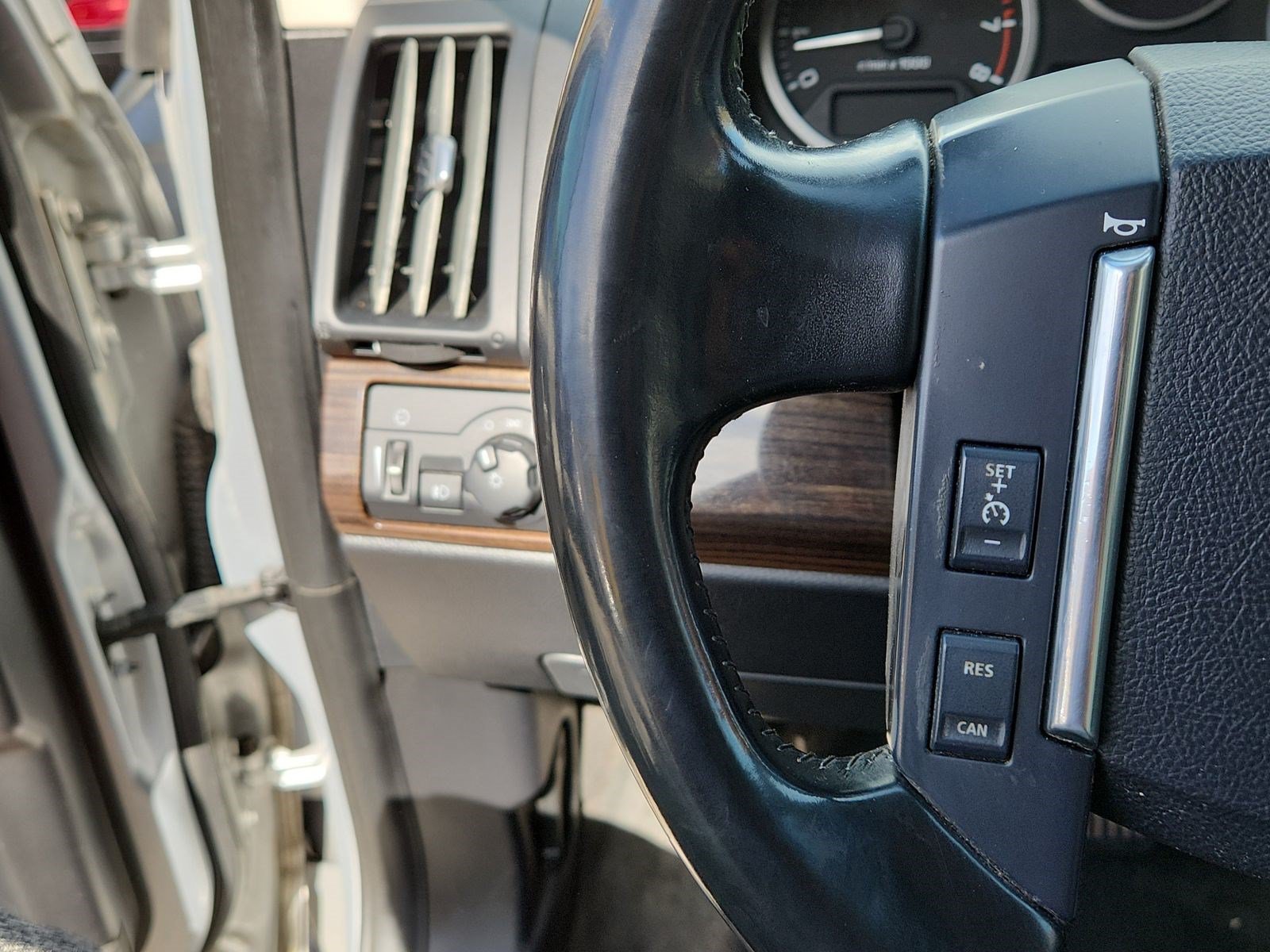 Used 2012 Land Rover LR2 HSE AWD/4WD image 22