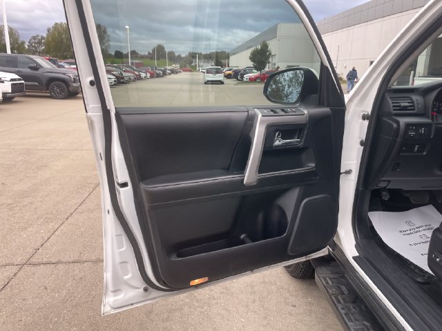 Used 2015 Toyota 4Runner SR5 Premium AWD/4WD image 23