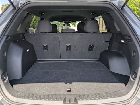 Used 2025 GMC Terrain Elevation image 7