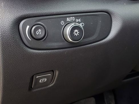 Used 2025 Chevrolet Blazer LT image 9