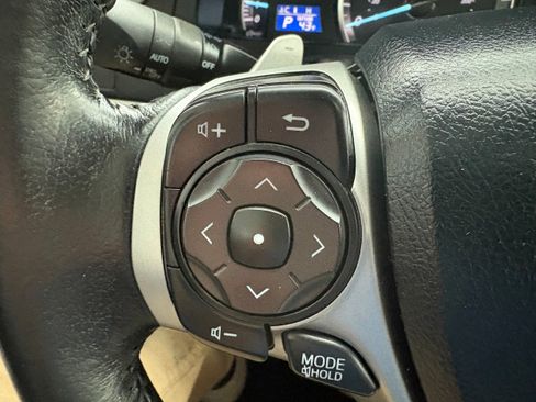 Used 2013 Toyota Camry SE w/ Leather Pkg image 30