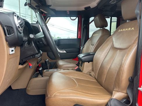 Used 2015 Jeep Wrangler Unlimited Sahara AWD/4WD image 28