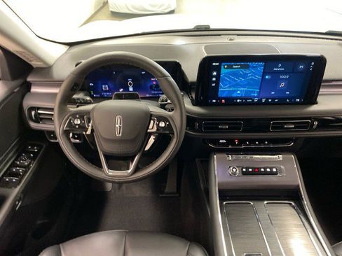 New 2025 Lincoln Aviator AWD image 12