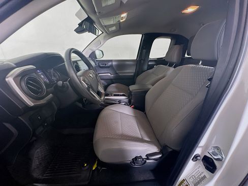 Used 2022 Toyota Tacoma SR5 image 13