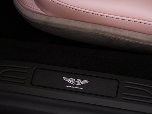 Used 2025 Aston Martin V8 Vantage Coupe image 21