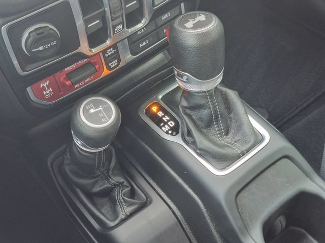 Used 2024 Jeep Wrangler Unlimited Rubicon w/ Convenience Group AWD/4WD image 13
