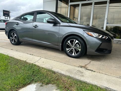 Used 2022 Nissan Sentra SV FWD image 2