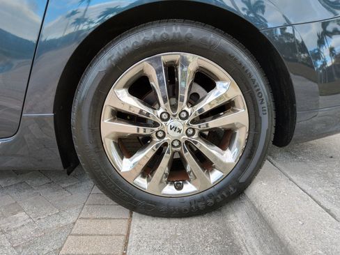 Used 2016 Kia Sedona SX Limited image 46