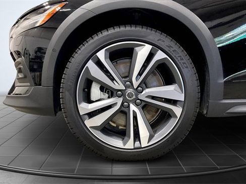 New 2026 Volvo V60 B5 Cross Country Plus w/ Protection Package Premier image 14