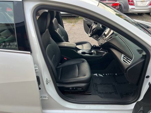 Used 2018 Chevrolet Malibu LT w/ Leather Package image 18