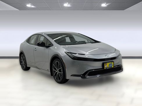 Used 2024 Toyota Prius XLE AWD/4WD image 6