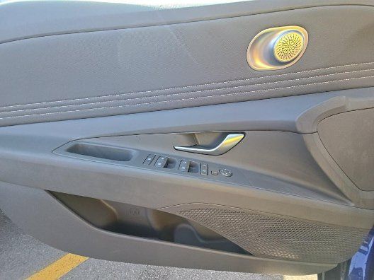 Used 2025 Hyundai Elantra Sport FWD image 13