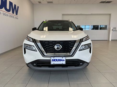 Used 2021 Nissan Rogue SL image 4