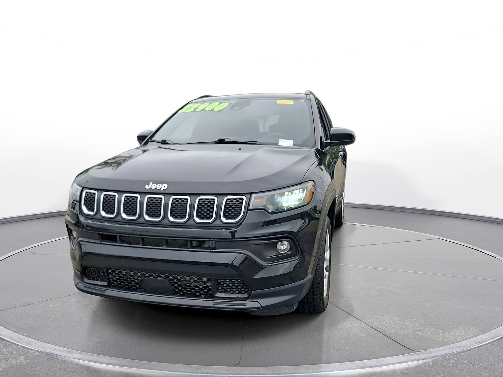 Used 2023 Jeep Compass Latitude AWD/4WD image 3