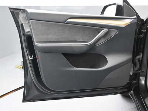 Used 2023 Tesla Model Y Long Range image 43