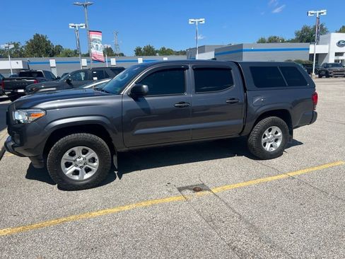 Used 2022 Toyota Tacoma SR AWD/4WD image 2