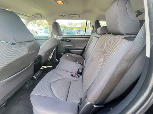 Used 2025 Toyota Highlander LE image 28
