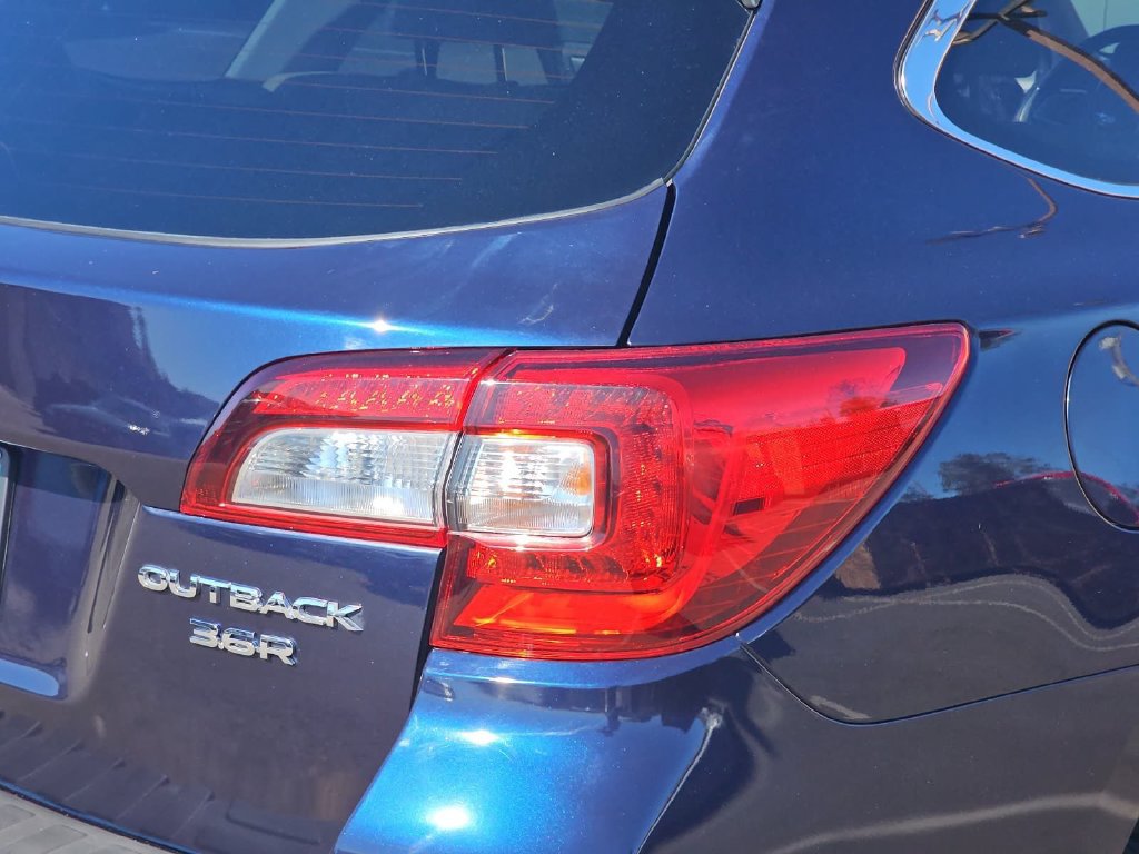 Used 2018 Subaru Outback 3.6R Limited AWD/4WD image 42