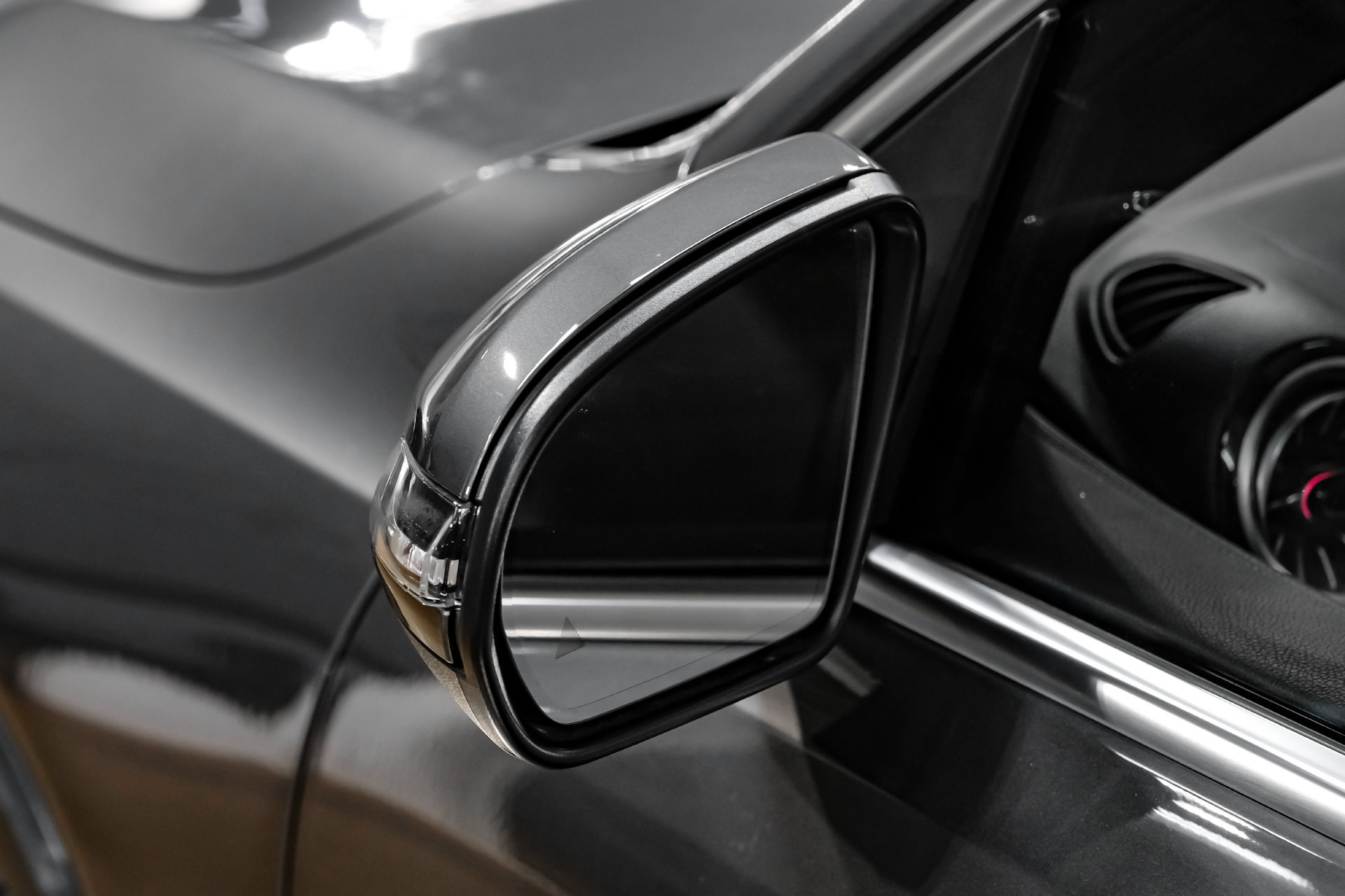 Used 2023 Mercedes-Benz GLB 250 w/ Premium Package image 41