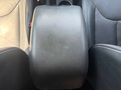 Used 2015 Jeep Wrangler Unlimited Sahara w/ Connectivity Group AWD/4WD image 36