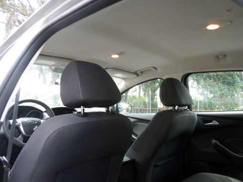 Used 2014 Ford Focus SE FWD image 12