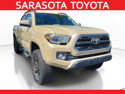 Used 2017 Toyota Tacoma SR5 w/ Tow Package RWD image 1