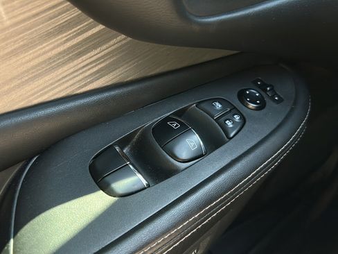 Used 2016 Nissan Murano Platinum w/ Platinum Technology Package FWD image 11