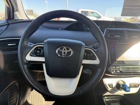 Used 2017 Toyota Prius Three Touring FWD image 17