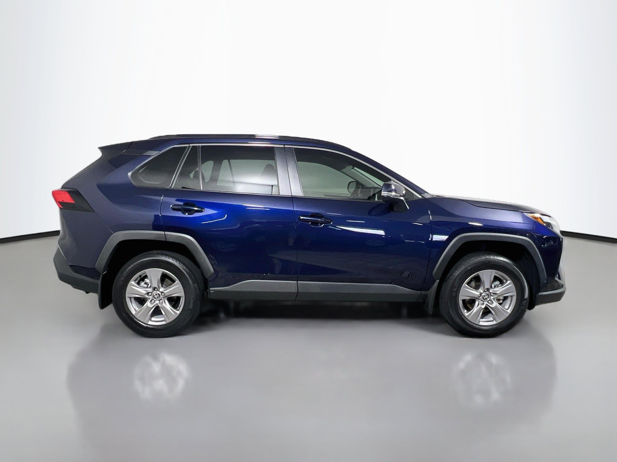 Used 2025 Toyota RAV4 XLE w/ Convenience Package FWD image 3