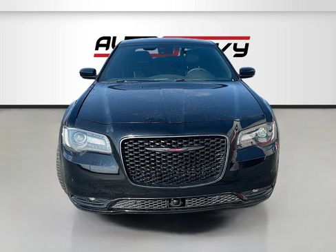Used 2023 Chrysler 300 S w/ Comfort Group RWD image 2