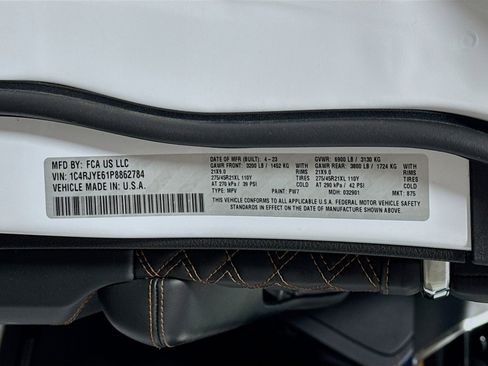 Used 2023 Jeep Grand Cherokee Summit AWD/4WD image 32