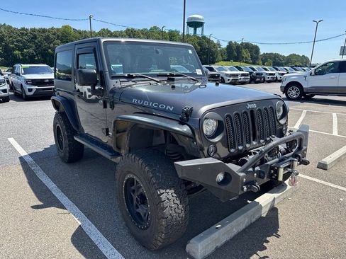 Used 2017 Jeep Wrangler Rubicon w/ Power Convenience Group AWD/4WD image 4