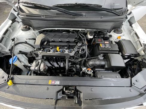 Used 2025 Hyundai Venue SEL image 32