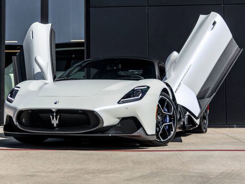 Used 2022 Maserati MC20 Coupe RWD image 2