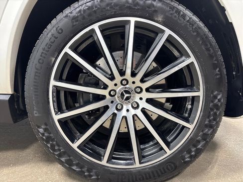 Used 2024 Mercedes-Benz GLS 450 4MATIC image 11