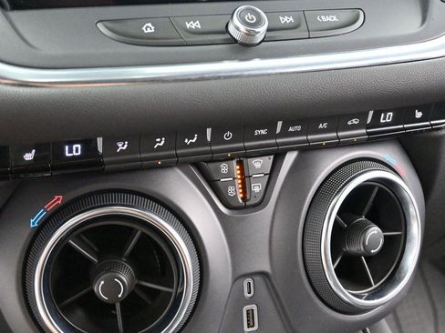Used 2024 Chevrolet Blazer LT w/ Convenience Package FWD image 23