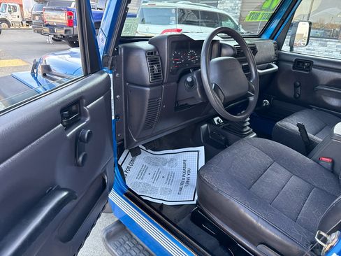Used 2002 Jeep Wrangler X image 9