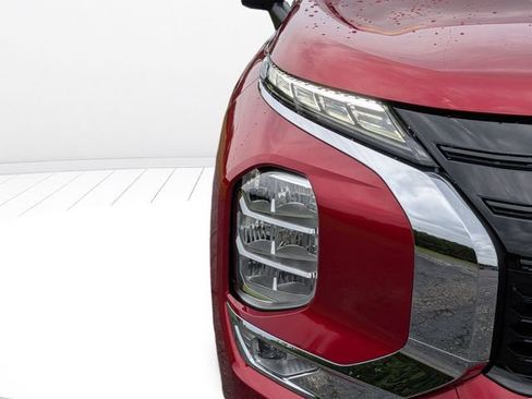New 2026 Mitsubishi Outlander LE FWD image 9