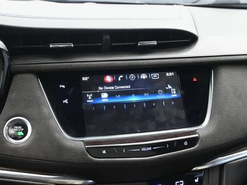 Used 2017 Cadillac XT5 Platinum w/ Driver Assist Package AWD/4WD image 14