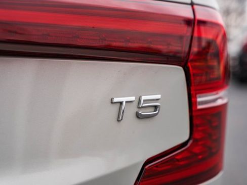 Used 2021 Volvo S60 T5 Momentum w/ Protection Package Premier image 9