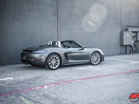 Used 2021 Porsche 718 Boxster image 21