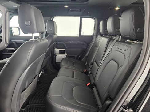 Used 2023 Land Rover Defender 130 SE image 16