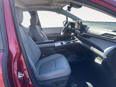 New 2026 Toyota Sienna XLE FWD image 15