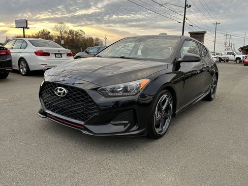 Used 2020 Hyundai Veloster Turbo image 3
