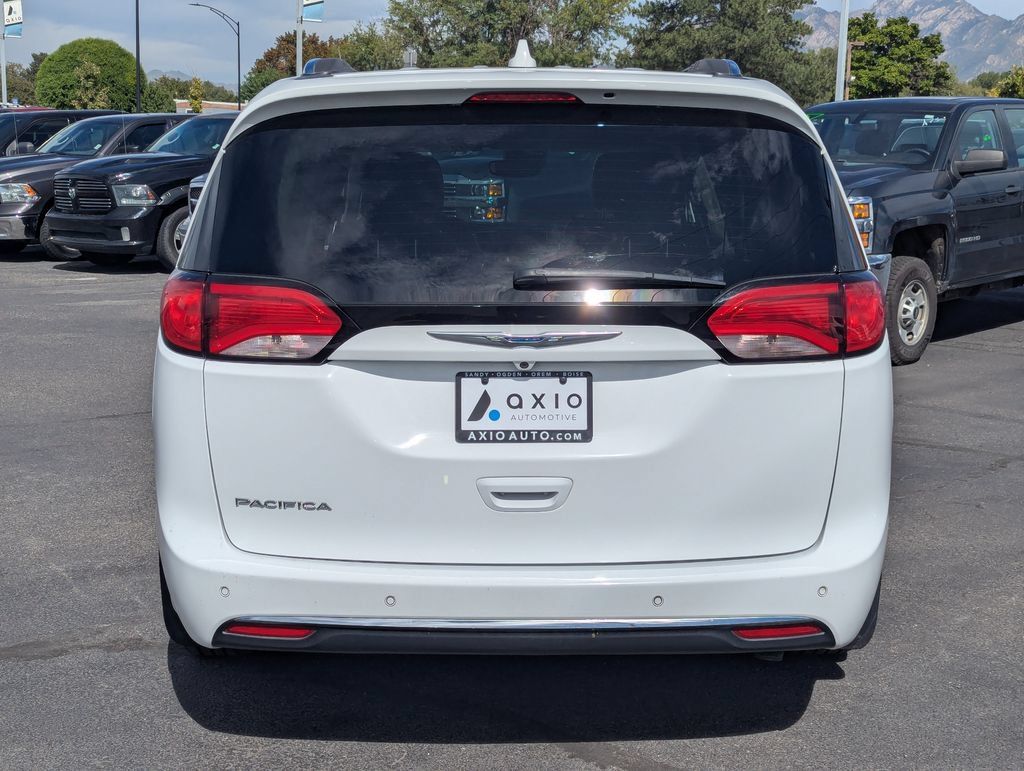 Used 2020 Chrysler Pacifica Touring-L w/ Advanced Safetytec Group FWD image 6